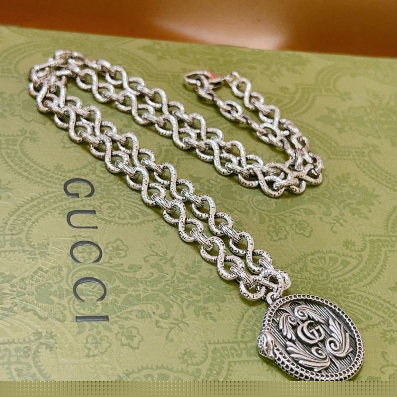 G*u*i necklaces